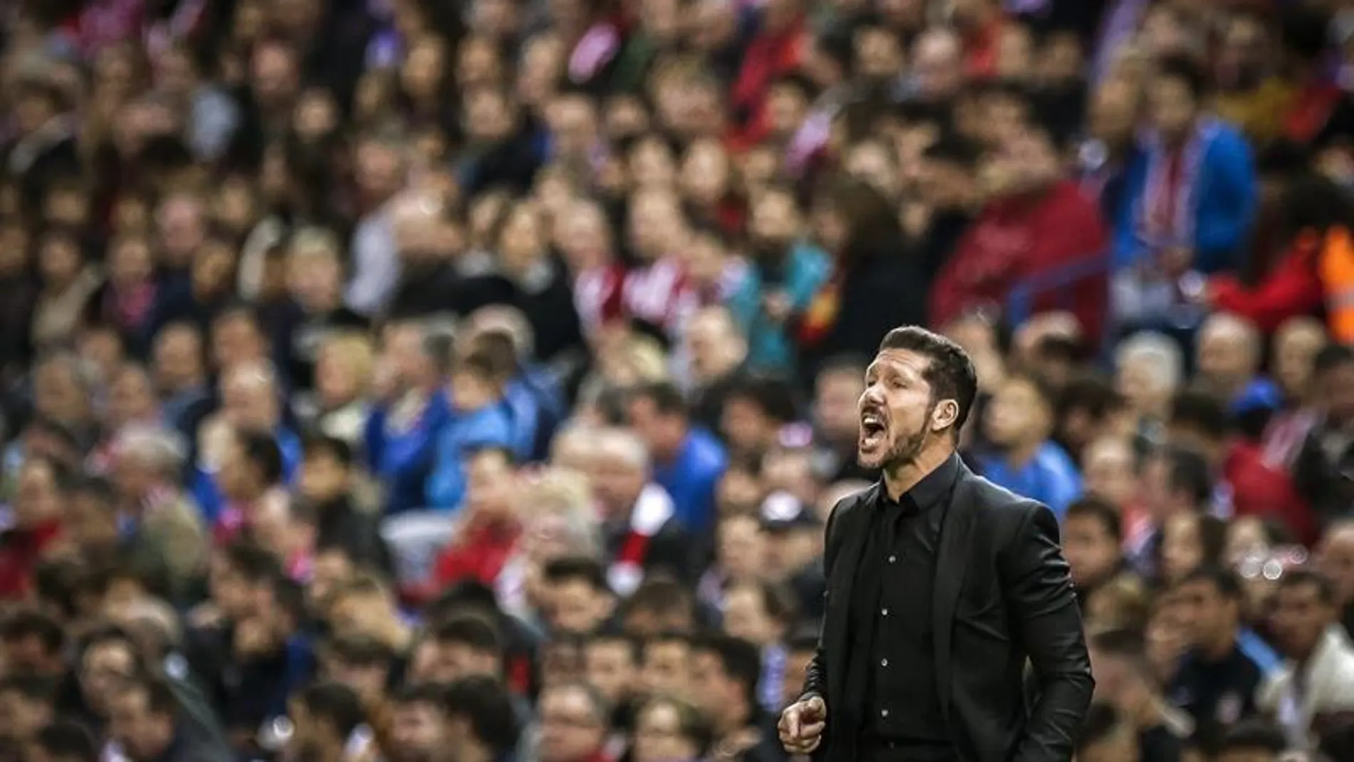 El entrenador del Atlético de Madrid, el argentino Diego Simeone durante el partido frente al Valencia El entrenador del Atlético de Madrid, el argentino Diego Simeone durante el partido frente al Valencia