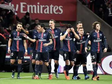 Los jugadores del PSG celebran un tanto frente al Saint Etienne Los jugadores del PSG celebran un tanto frente al Saint Etienne