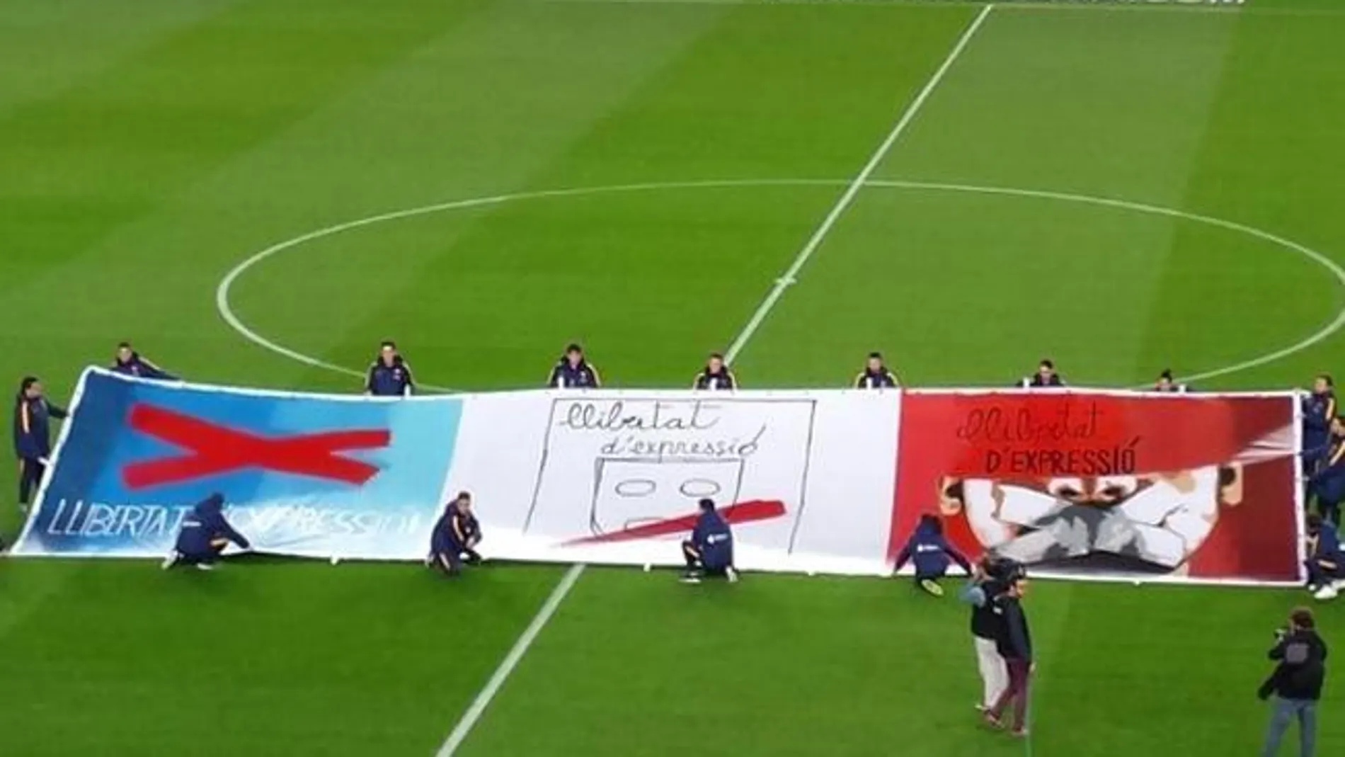 Las pancartas que ha exhibido el Barcelona en el Camp Nou antes del partido Las pancartas que ha exhibido el Barcelona en el Camp Nou antes del partido