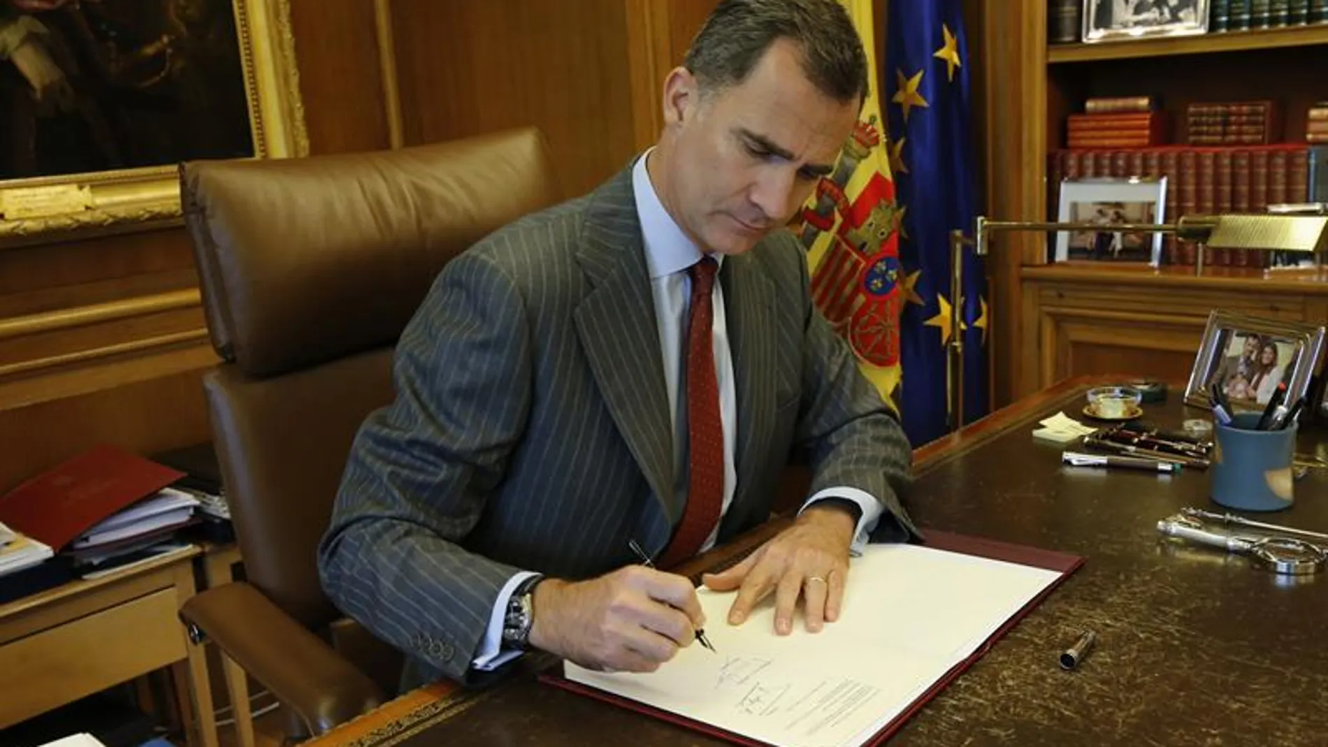 Primer decreto de convocatoria de elecciones generales con la firma de Felipe VI