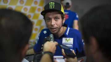 Valentino Rossi atiende a los medios de comunicación