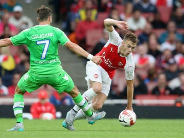 Calum Chambers, en acción con el Arsenal