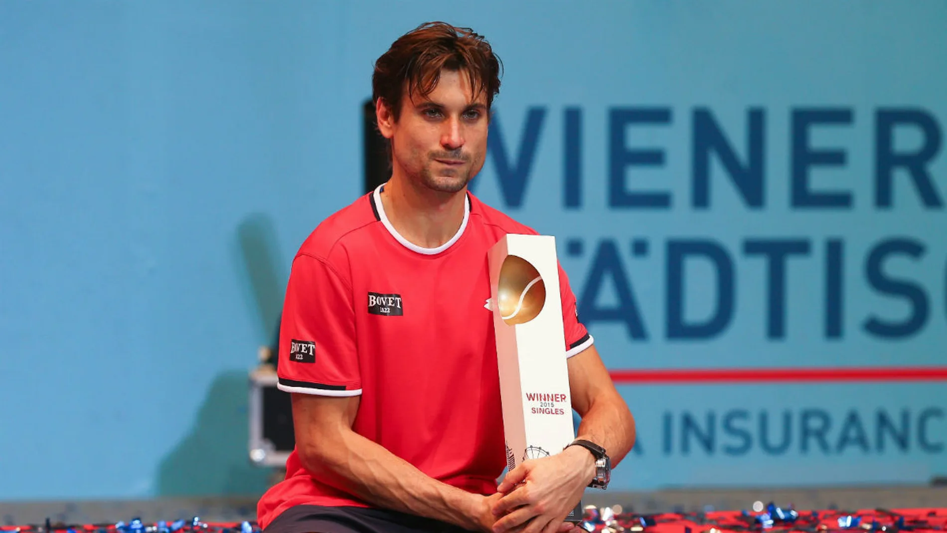 David Ferrer posa con el trofeo de Viena David Ferrer posa con el trofeo de Viena