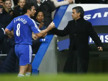 Lampard saluda a Mourinho en su época juntos en el Chelsea Lampard saluda a Mourinho en su época juntos en el Chelsea