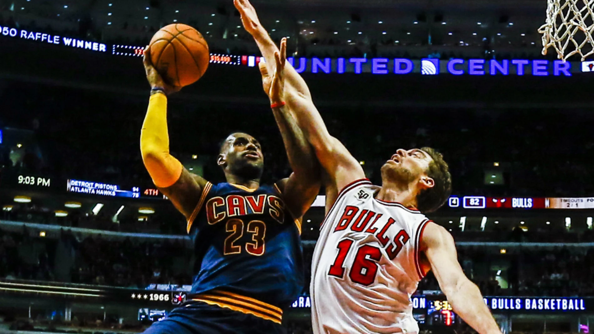 Pau Gasol tapona a LeBron James Pau Gasol tapona a LeBron James