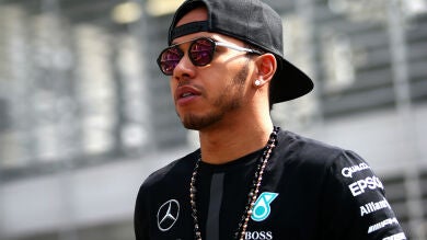 Hamilton revela que sufrió un accidente de coche en Mónaco