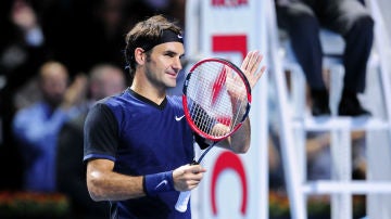 Federer aplaude al público suizo