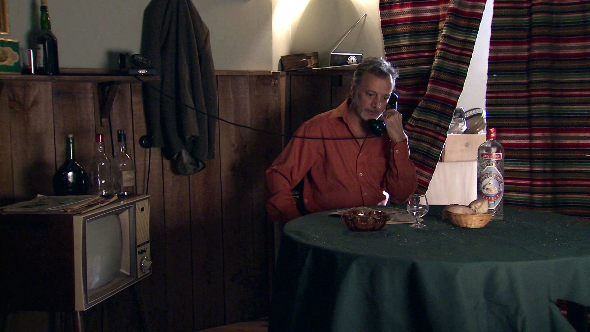 El Charro llama a Toni