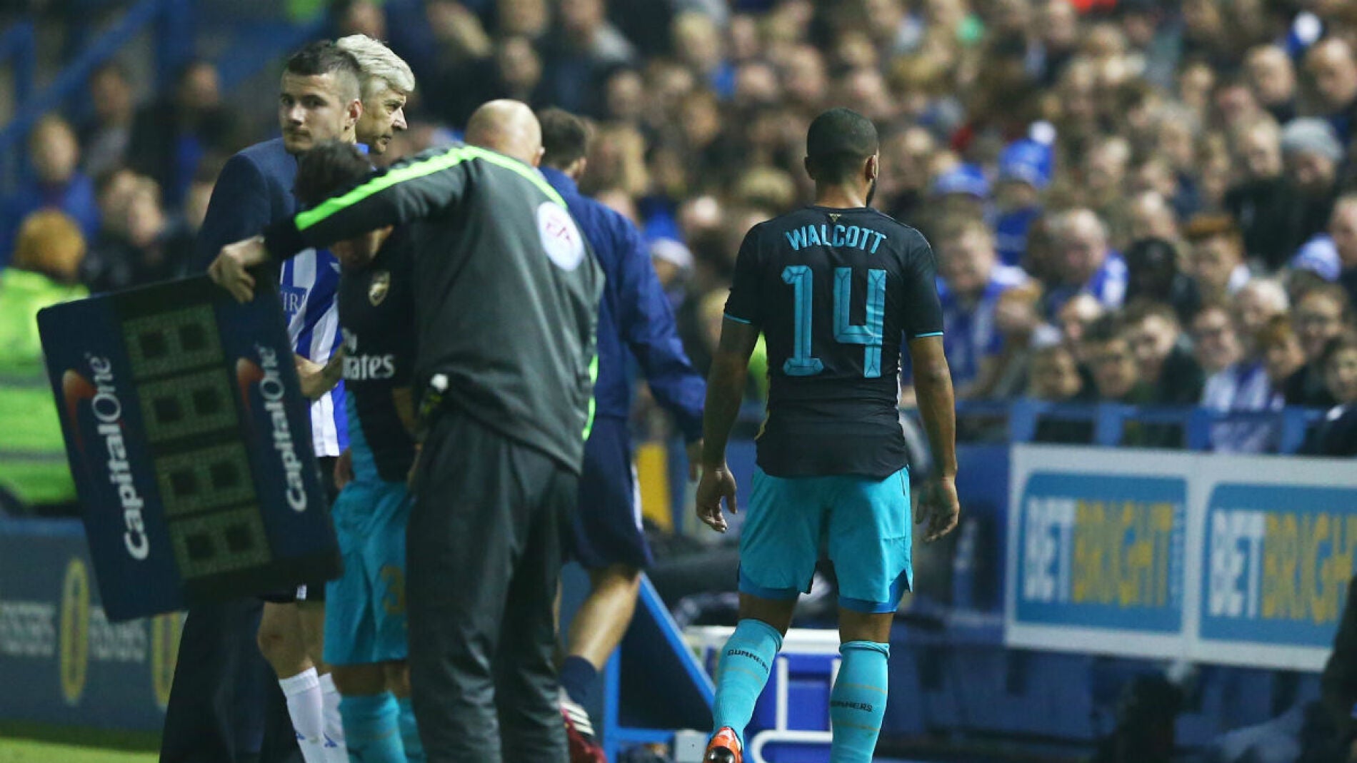 Walcott es sustituido en un partido del Arsenal
