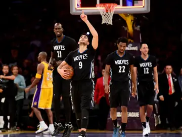 Ricky Rubio dedica la victoria a Flip Saunders Ricky Rubio dedica la victoria a Flip Saunders