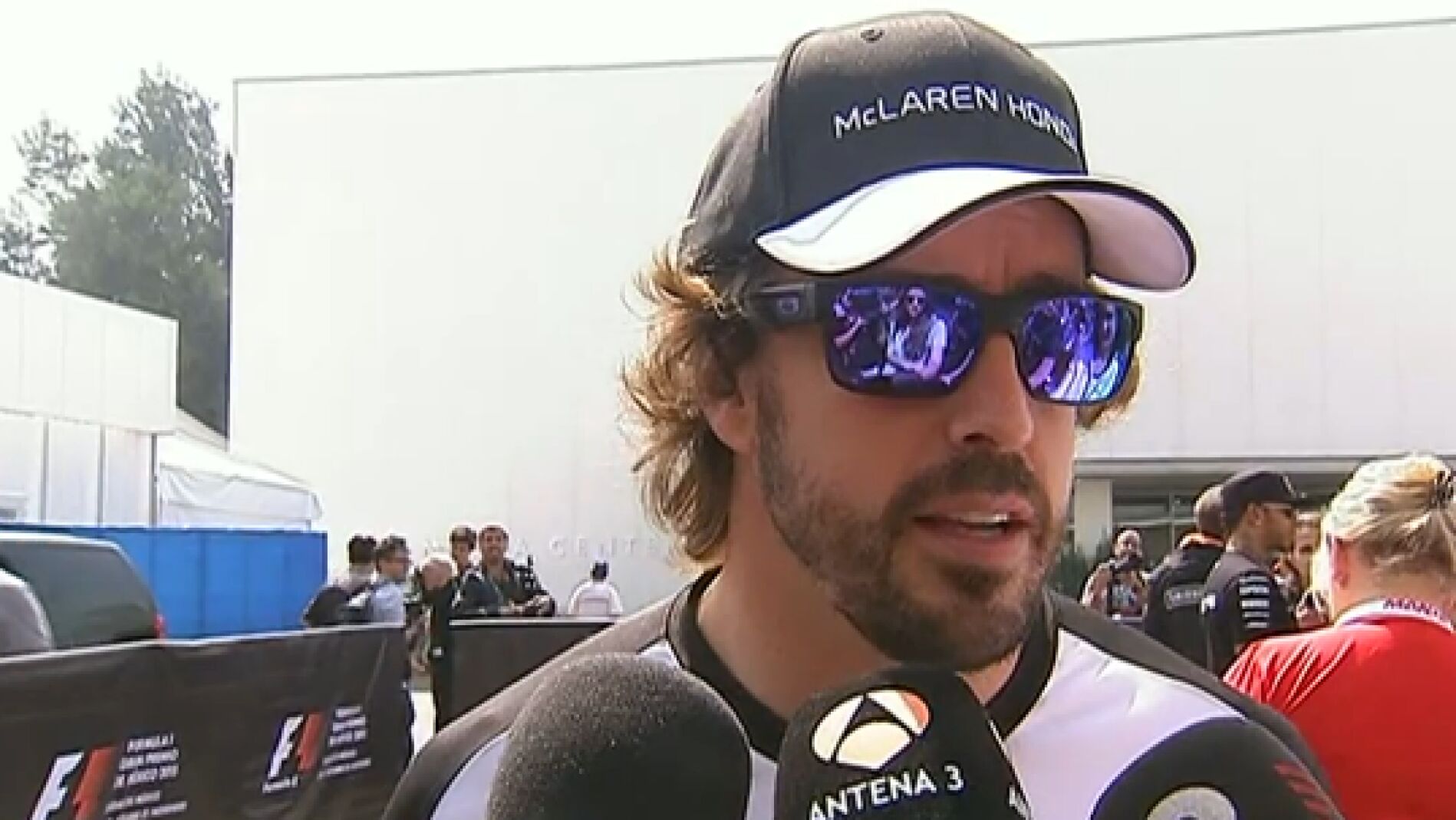 Fernando Alonso, con los medios de comunicaci&oacute;n