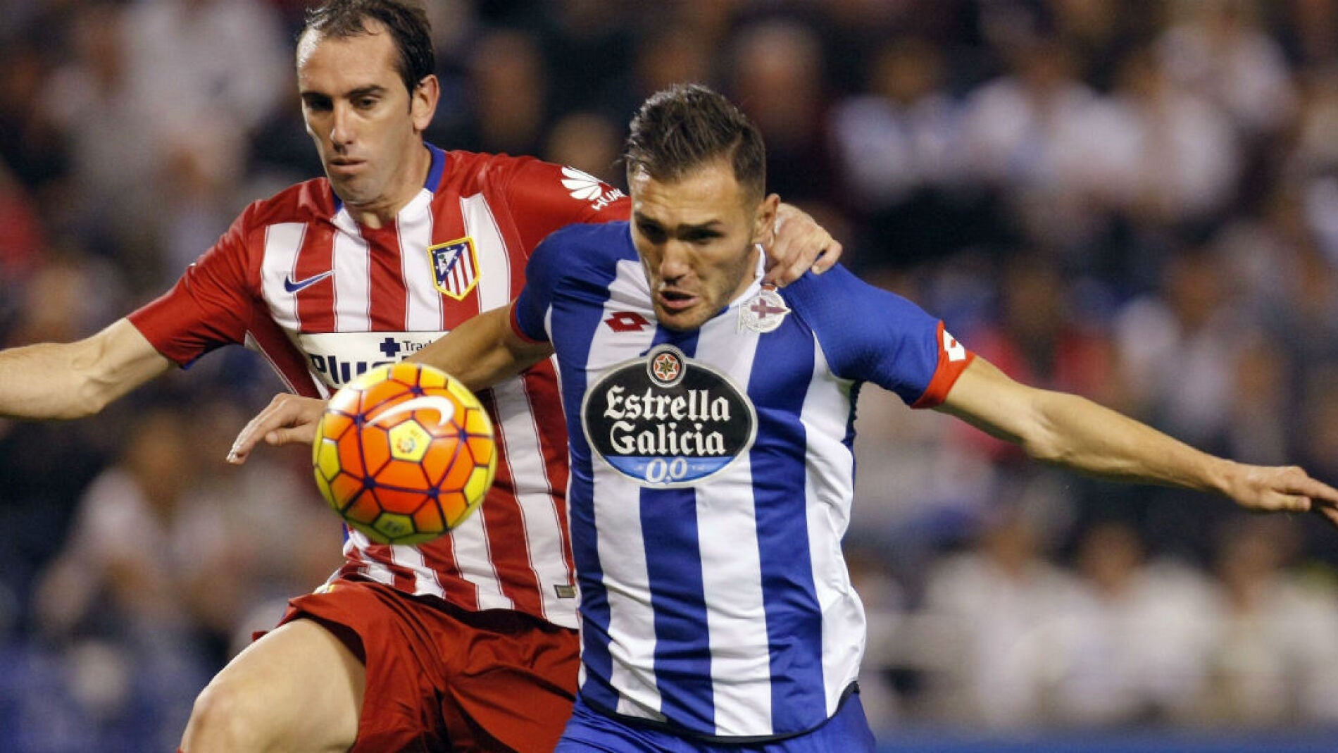 God&iacute;n trata de frenar a Lucas P&eacute;rez