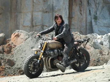 Daryl con su moto en 'The Walking Dead' Daryl con su moto en 'The Walking Dead'