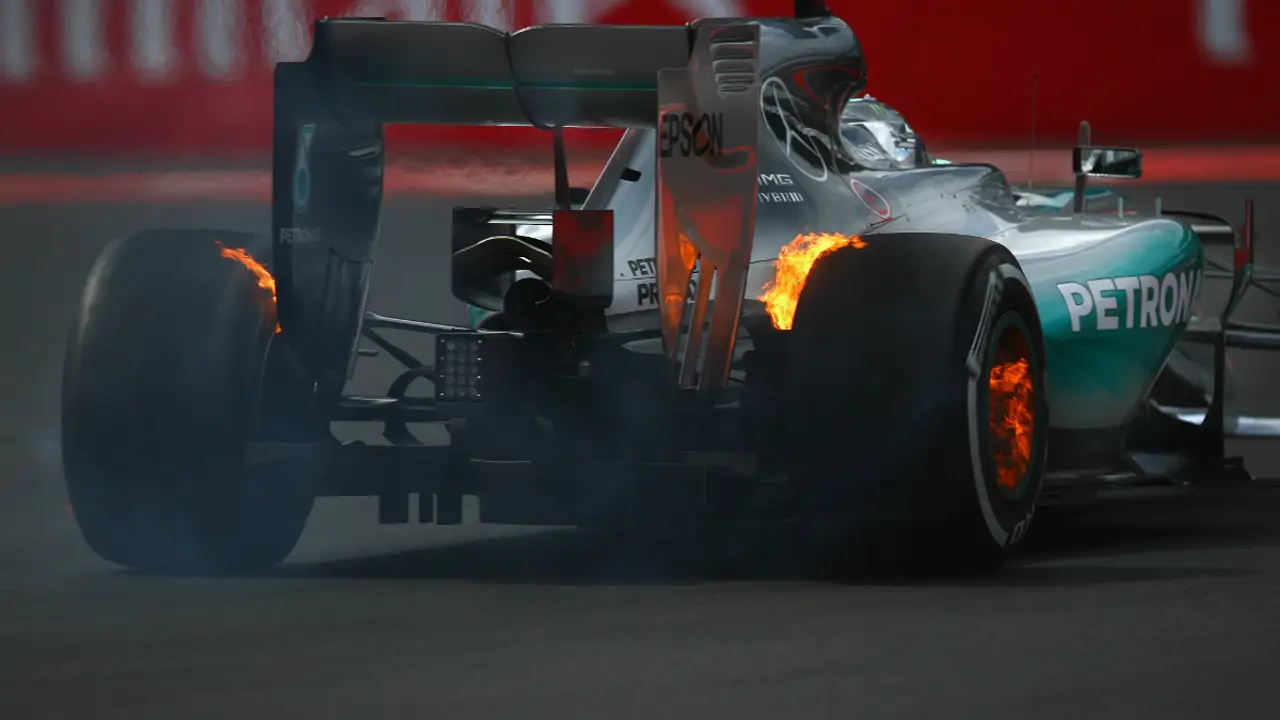 Los neumáticos de Rosberg echan fuego en los Libres 1 de México