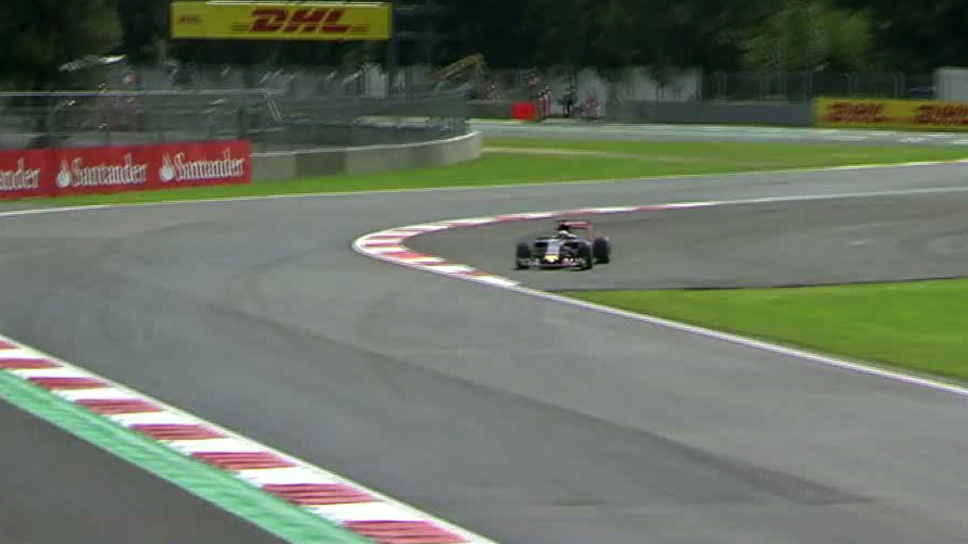 Verstappen se salta una curva