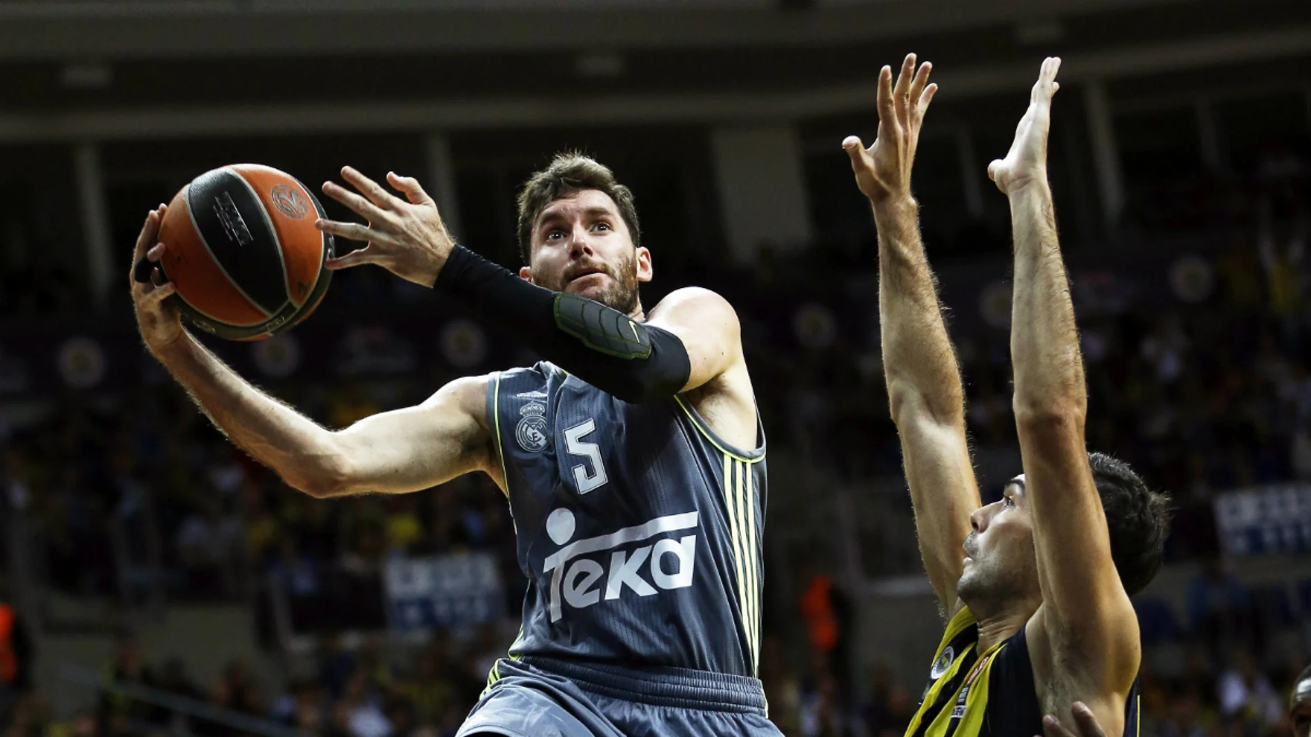 Rudy, ante el Fenerbache Rudy, ante el Fenerbache