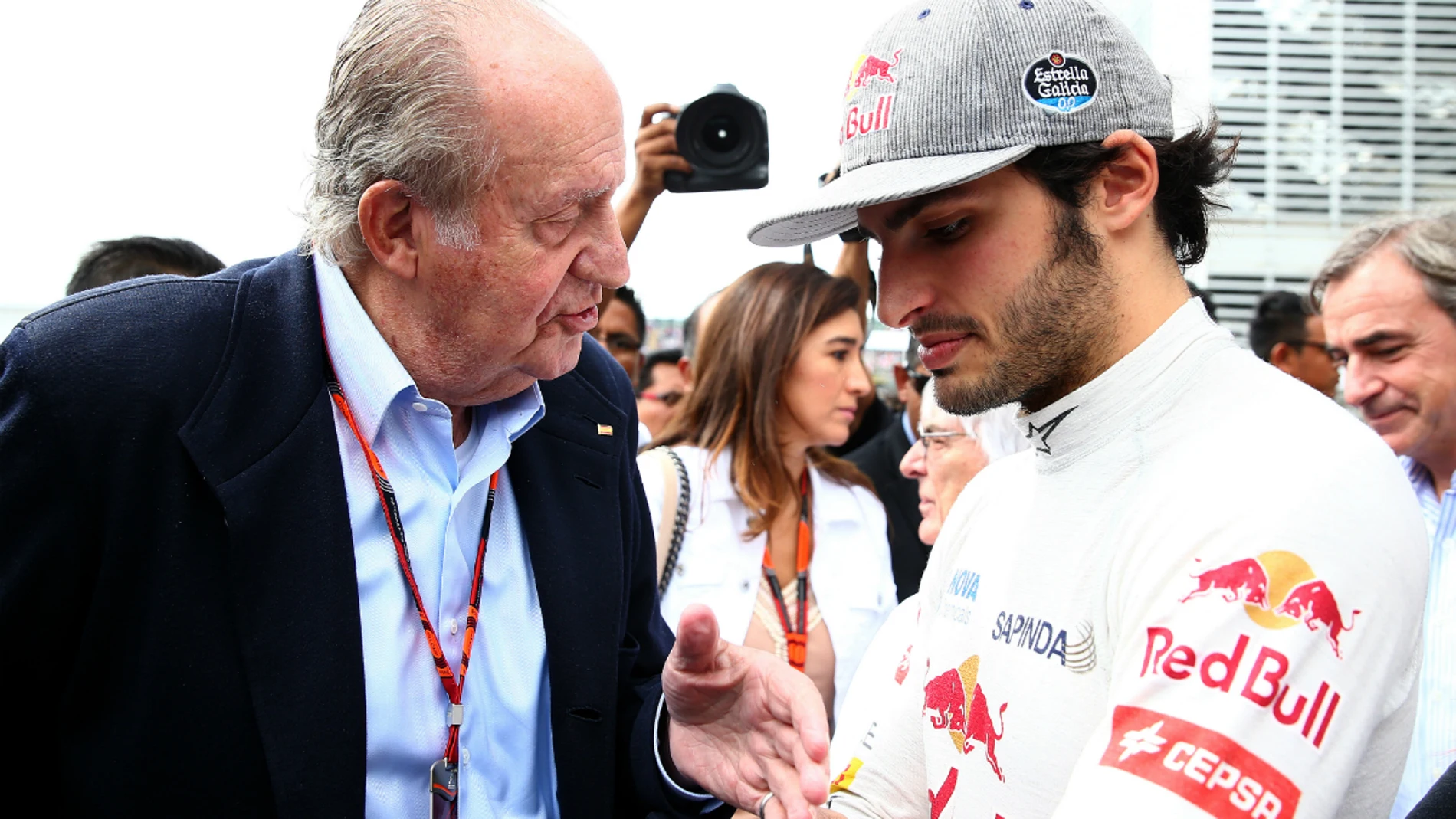 El rey Juan Carlos I, con Carlos Sainz