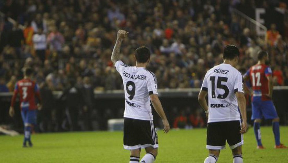 Paco Alcácer celebra su gol contra el Levante