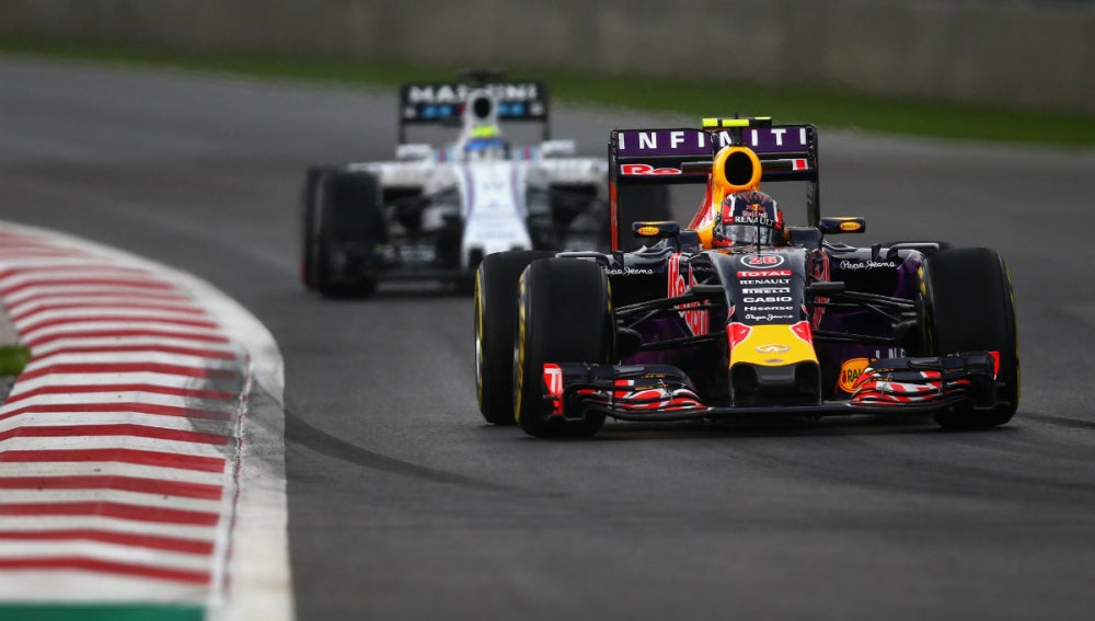 Massa persigue a Kvyat
