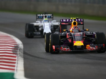 Massa persigue a Kvyat