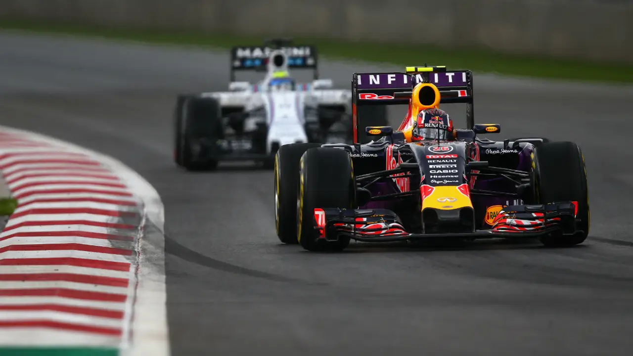 Massa persigue a Kvyat