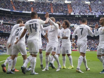 El Real Madrid celebra el gol de Isco ante Las Palmas.