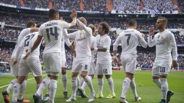 El Real Madrid celebra el gol de Isco ante Las Palmas.