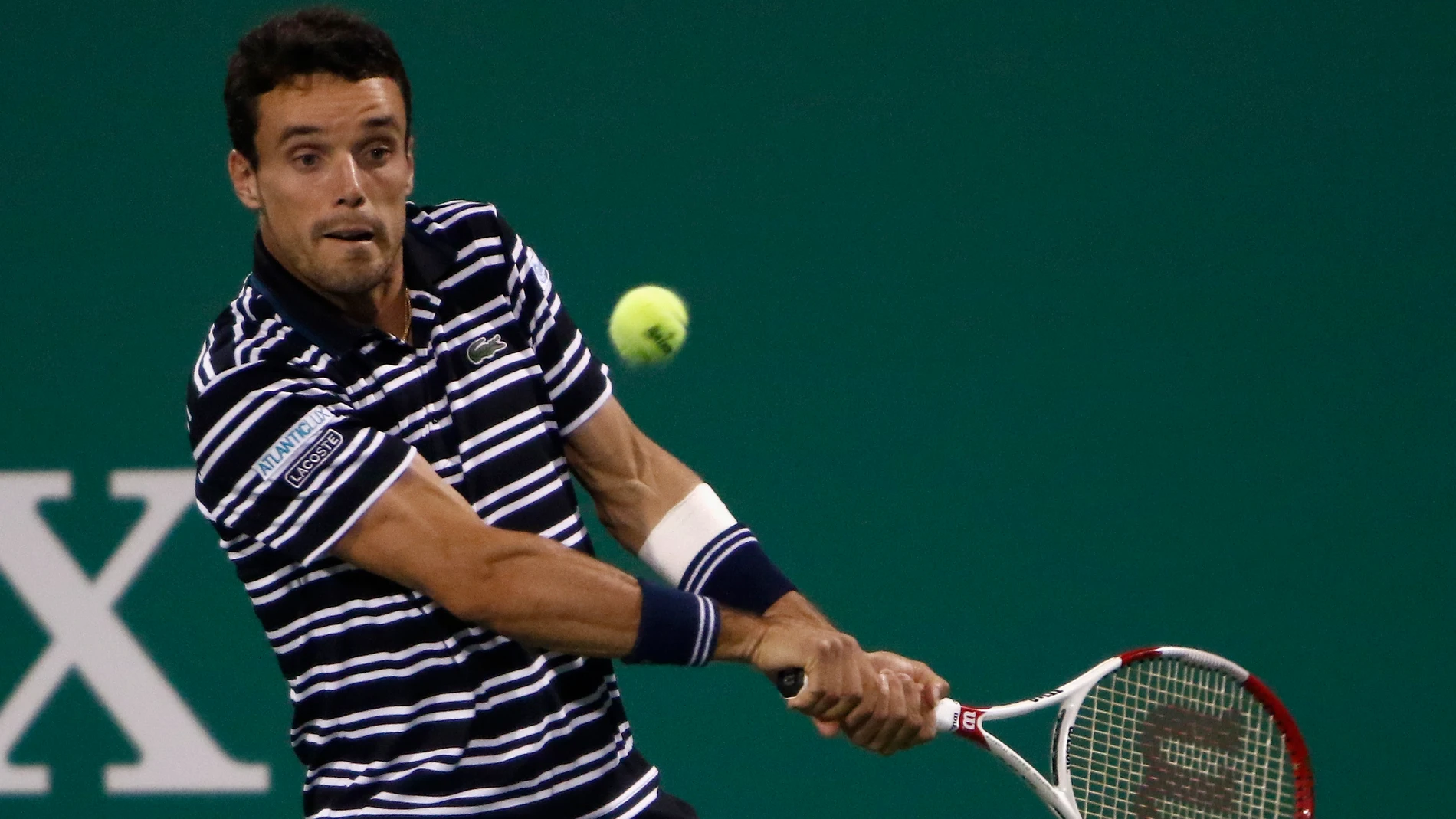 Roberto Bautista devuelve una pelota en un partido Roberto Bautista devuelve una pelota en un partido