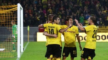 Los jugadores del Borussia Dortmund celebran un gol