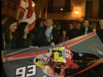Vecinos de Cervera apoyando a Márquez Vecinos de Cervera apoyando a Márquez