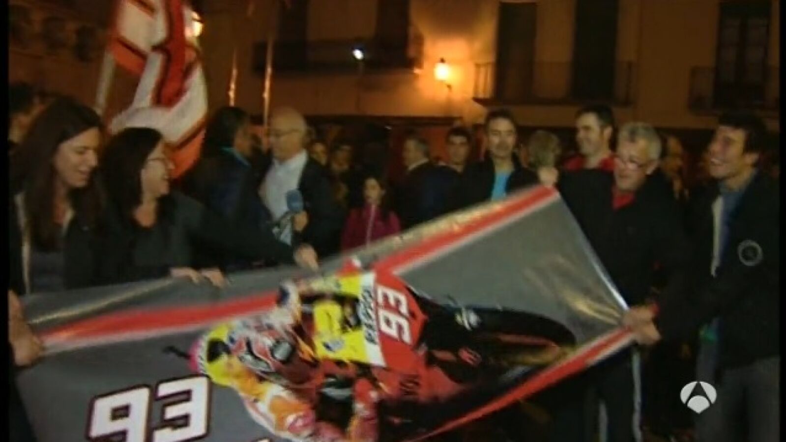 El pueblo de Marc Márquez apoya al piloto tras la polémica y el intento de agresión