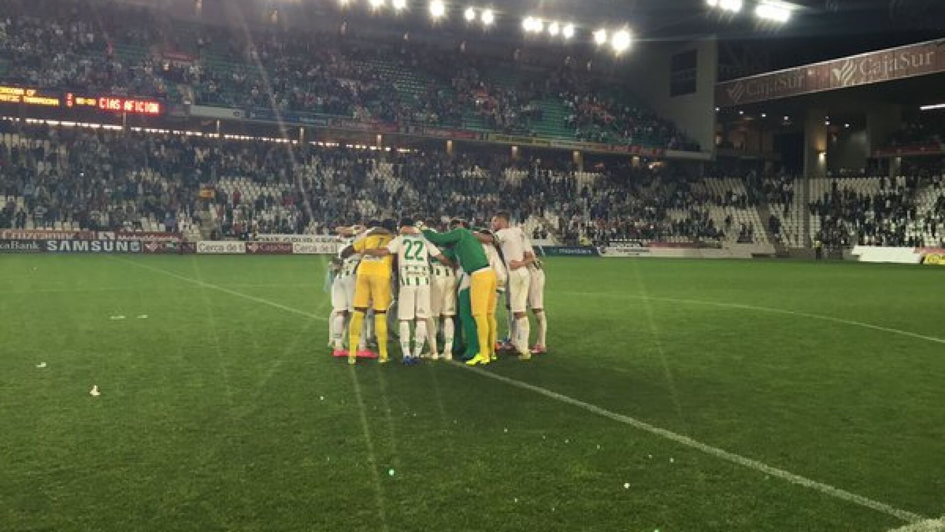 Los jugadores del C&oacute;rdoba celebran el triunfo ante el N&aacute;stic