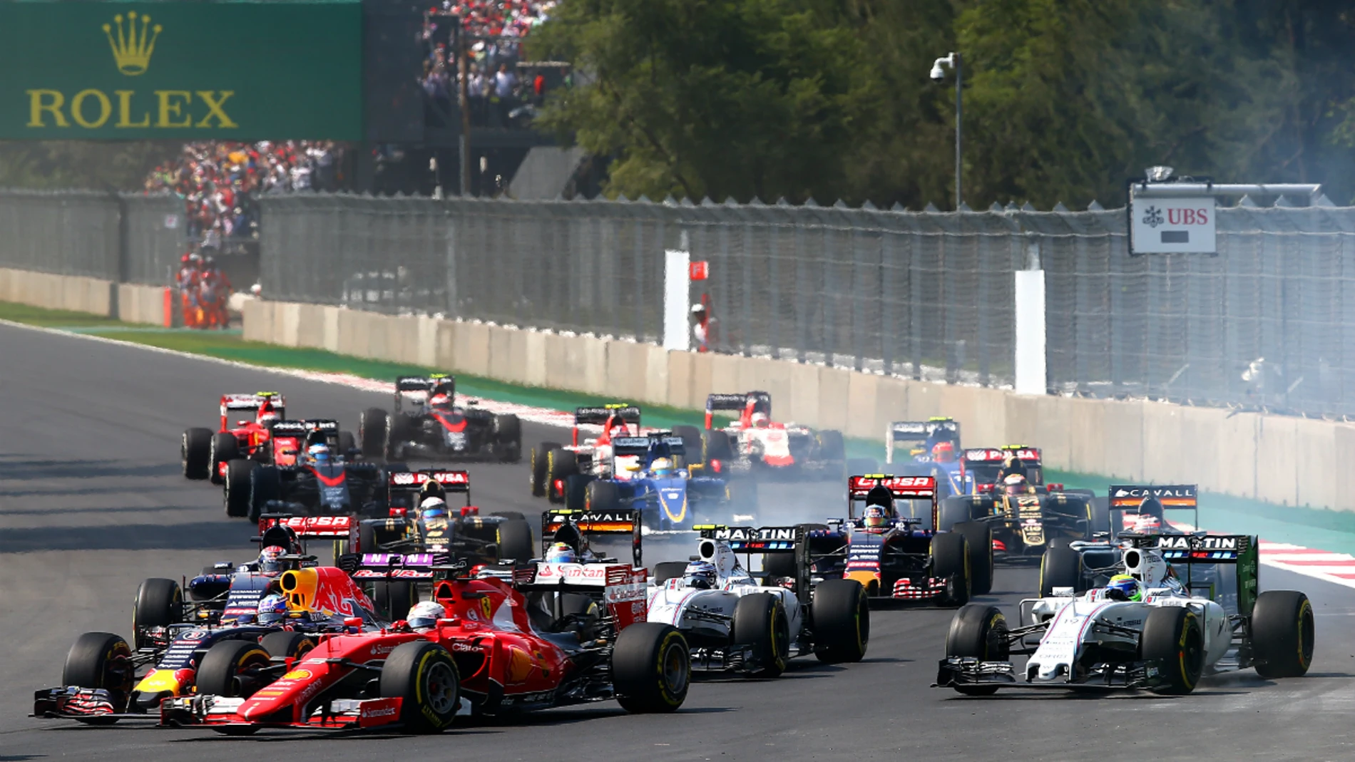 Toque entre Vettel y Ricciardo