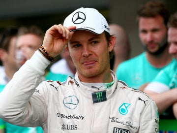 Rosberg se toca la gorra