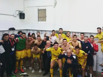 Los jugadores del Girona celebran el triunfo en El Sadar Los jugadores del Girona celebran el triunfo en El Sadar