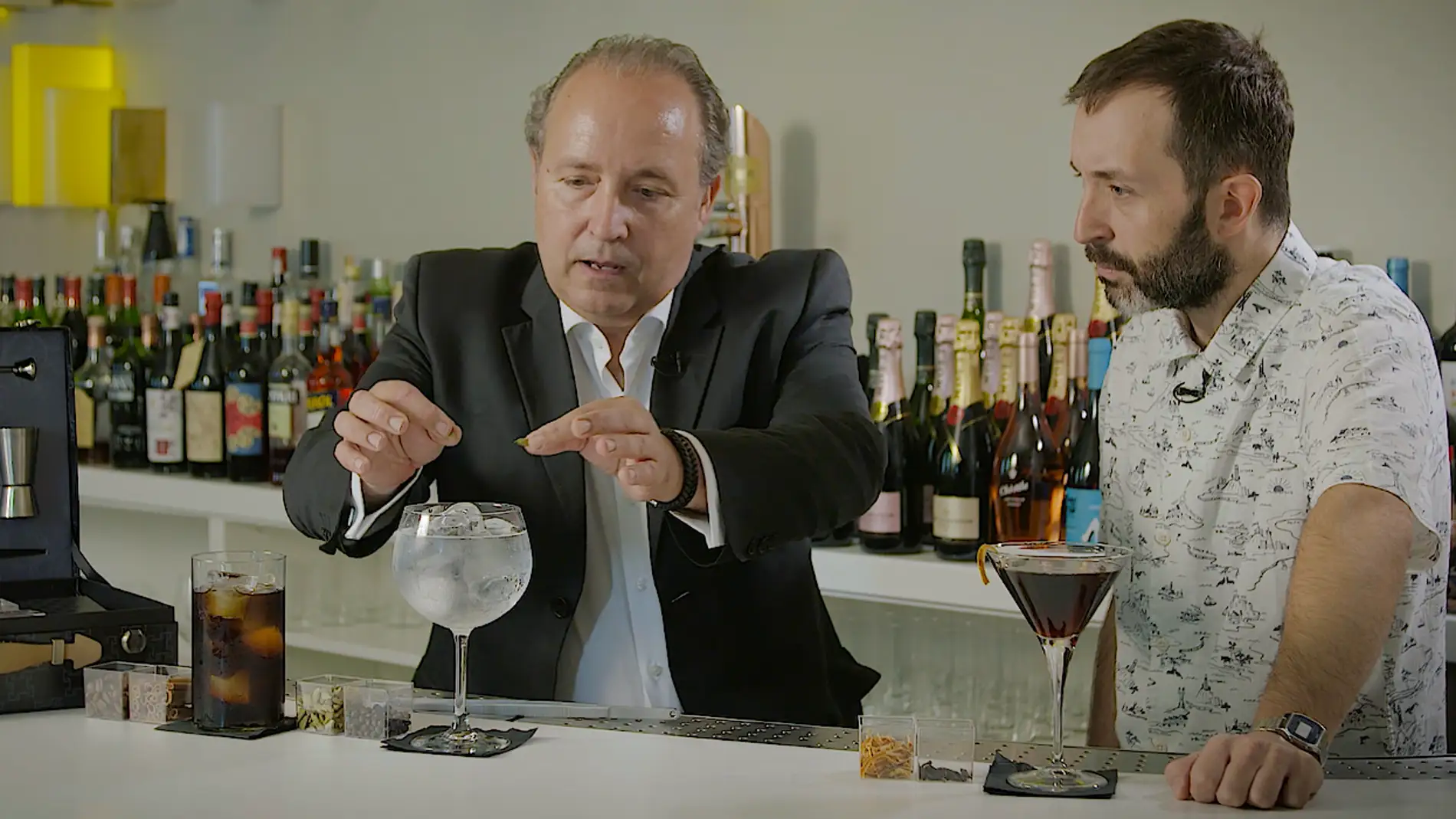 El mixólogo Pepe Orts nos dice que no hay que meter de todo en el gin tonic.