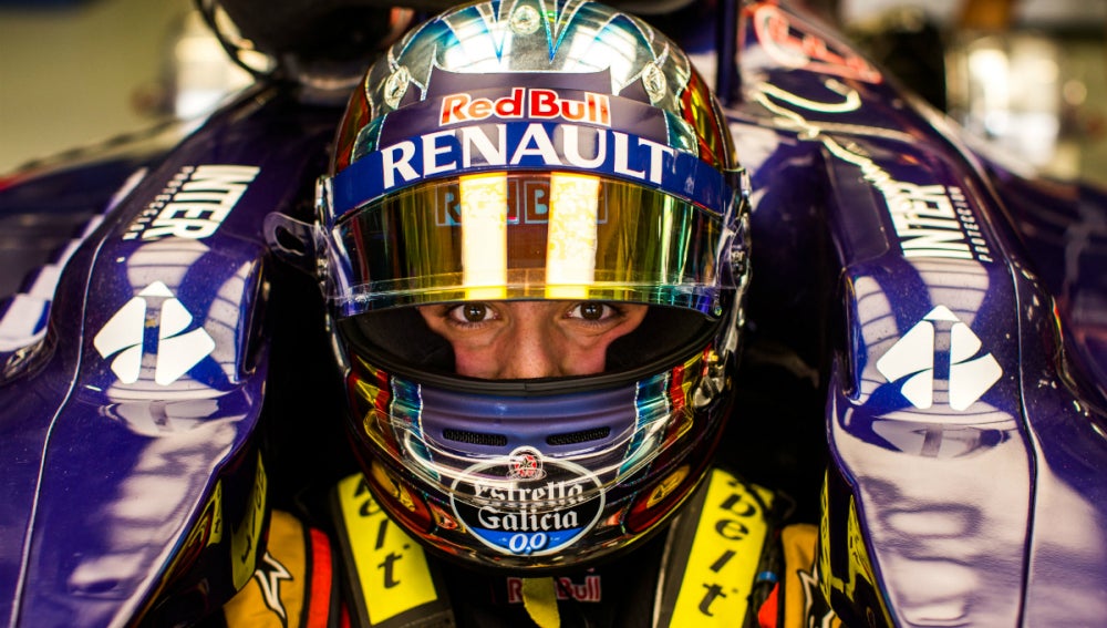 Sainz, en el cockpit de su Toro Rosso