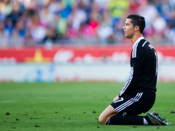 Cristiano Ronaldo se lamenta durante un partido del Real Madrid