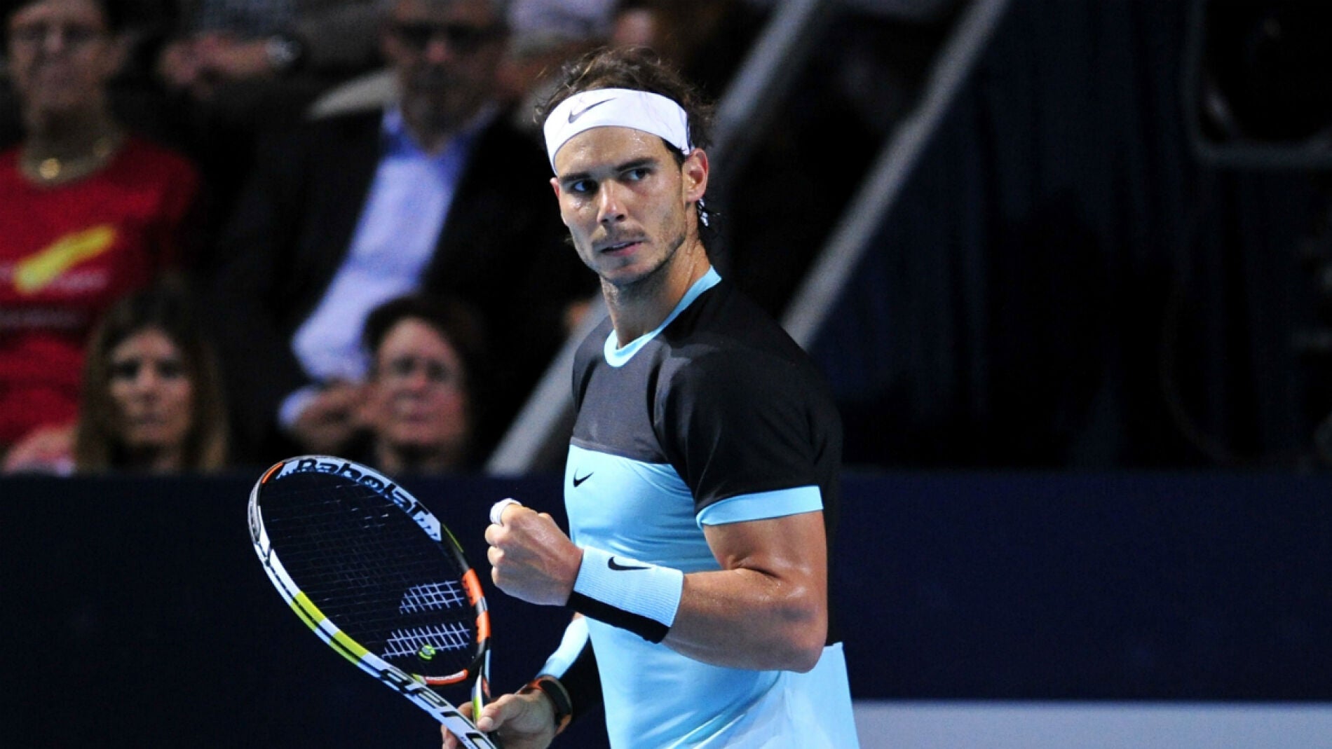 Rafa Nadal celebra un punto contra Roger Federer