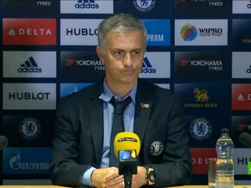 José Mourinho, en rueda de prensa tras caer 1-3 ante el Liverpool José Mourinho, en rueda de prensa tras caer 1-3 ante el Liverpool