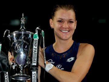 Radwanska celebra su victoria en el Masters de Singapur