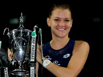 Radwanska celebra su victoria en el Masters de Singapur Radwanska celebra su victoria en el Masters de Singapur