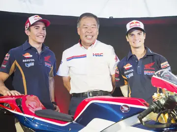 Nakamoto, junto a Márquez y Pedrosa Nakamoto, junto a Márquez y Pedrosa