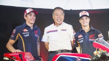 Nakamoto, junto a Márquez y Pedrosa