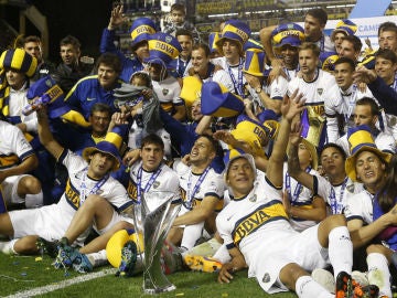 Los jugadores de Boca celebran la victoria en el torneo argentino