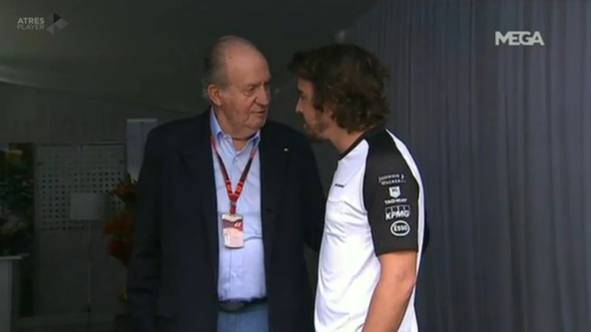 Fernando Alonso conversa con el Rey Juan Carlos