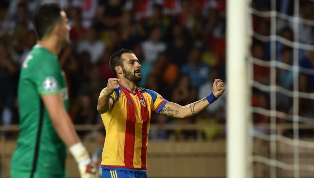 Álvaro Negredo, en un partido con el Valencia
