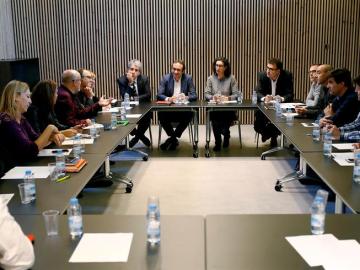 Vista de la reunión de CDC y ERC