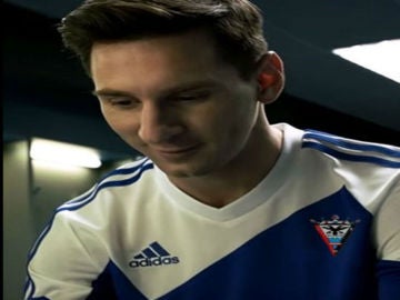 Messi con la camiseta del Mirandés