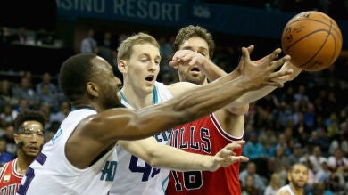Naufragio de los Bulls de Pau Gasol ante los Hornets 